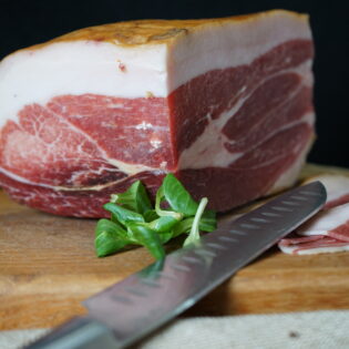 Jambon de Porc Noir Gascon – Affiné 24 Mois, Quart de 1 à 2 kg